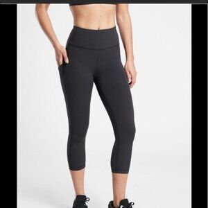 ATHLETA ULTIMATE STASH POCKET CAPRI